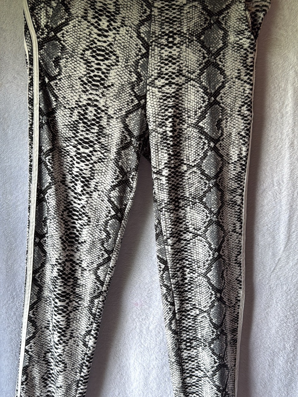 Snake Print Leggings with Side Stripe - Black/White